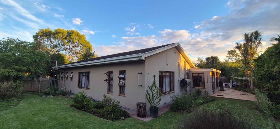 4 Bedroom Property for Sale in Glen Barrie Western Cape